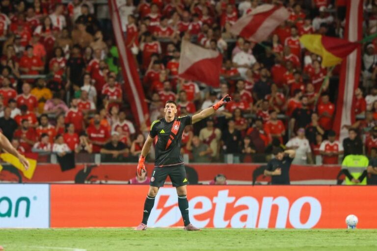 Rochet retorna ao Inter após longa sequência de lesões