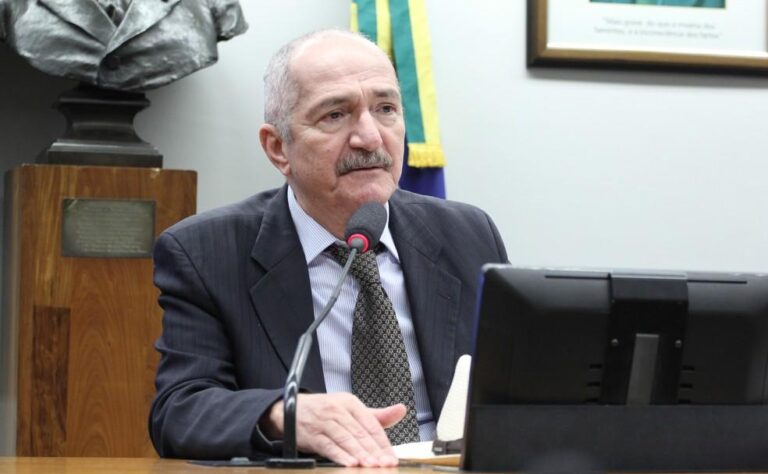 Democracia Cristã Expulsa Aldo Rebelo Após Críticas à Direção do Partido