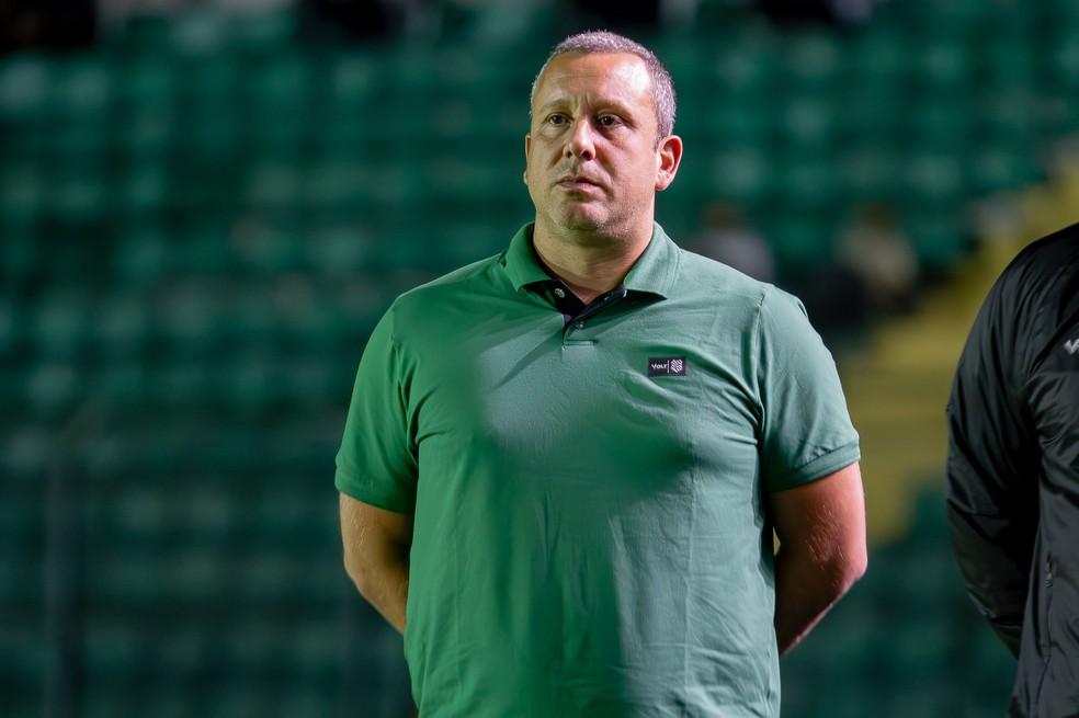 Raul Cabral, técnico do Figueirense