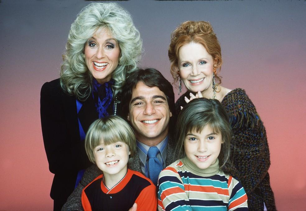 Alyssa Milano, Tony Danza, Katherine Helmond, Danny Pintauro e Judith Light, da série 'Quem é o Chefe?'