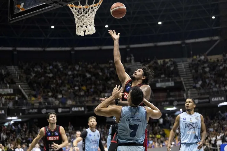 Franca lidera semifinal do NBB após vitória sobre Brasília