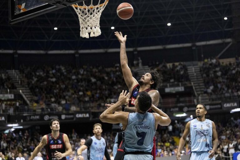 Franca lidera semifinal do NBB após vitória sobre Brasília