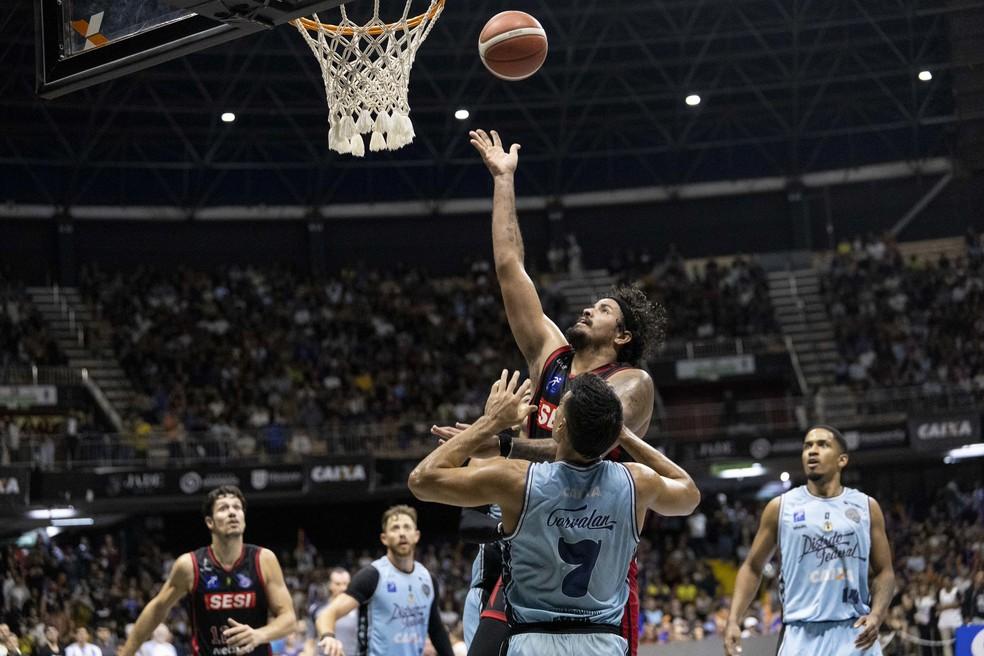 Lucas Dias foi o cestinha e liderou Franca contra Brasília na semi do NBB