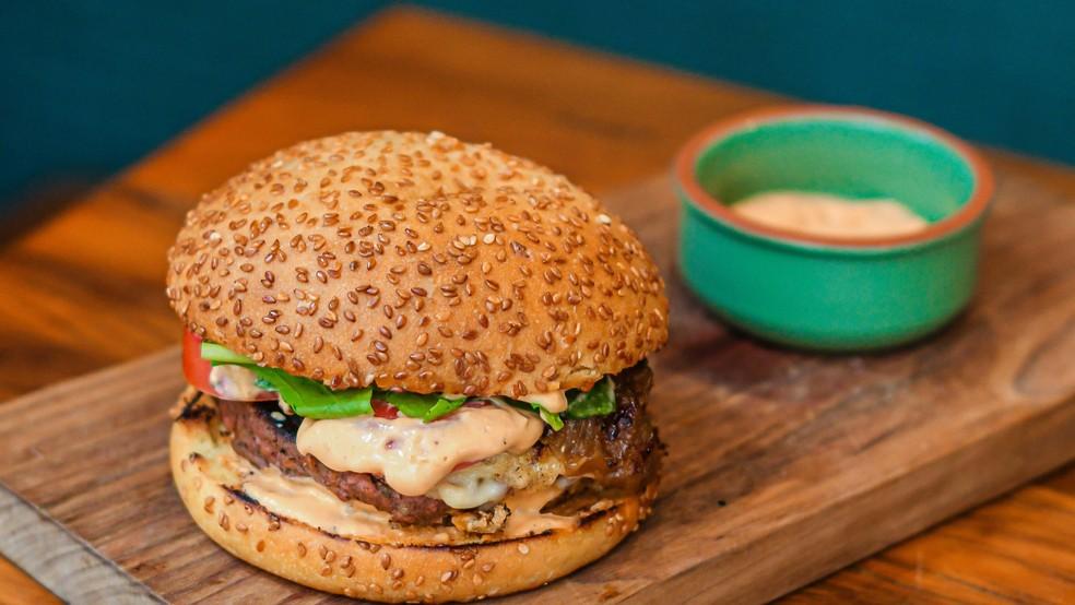 Hambúrguer vegano Teva Deli com opções 100% vegetais