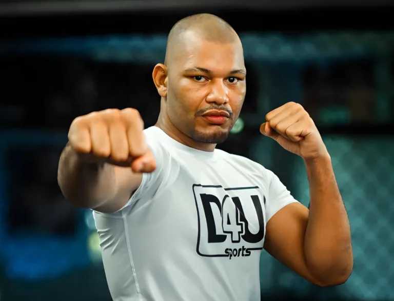 Djorden Santos se prepara para duelo no UFC 328 contra Baisangur Susurkaev