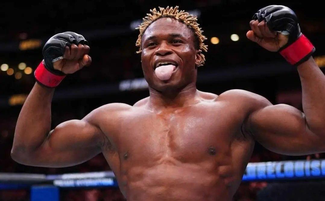 Ateba Gautier em ação no UFC