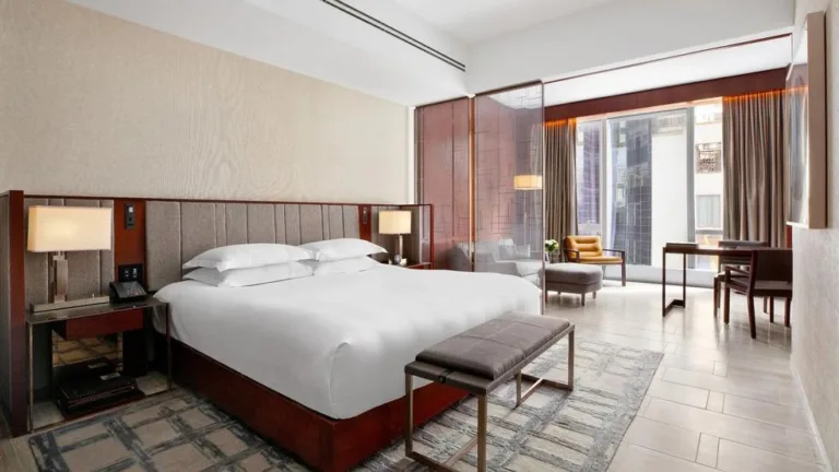 Investigações revelam escândalos envolvendo Ciro Nogueira e hotel de luxo em Nova York
