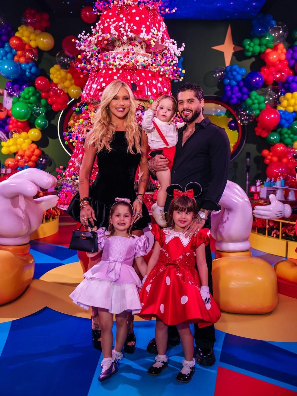 Virginia Fonseca e Zé Felipe com os filhos