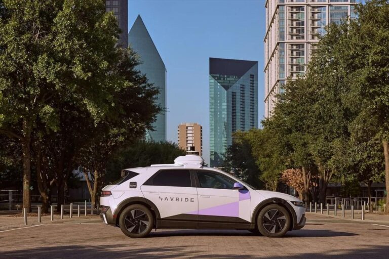 Uber e Avride sob investigação por acidentes de robotáxis