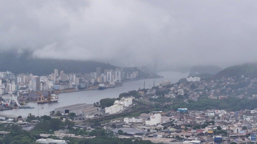 Previsão do tempo-Tempo nublado ou chuva.