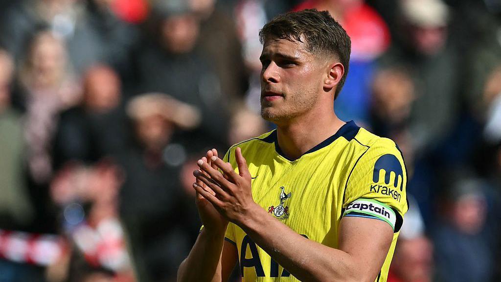 Tottenham defender Micky van de Ven.