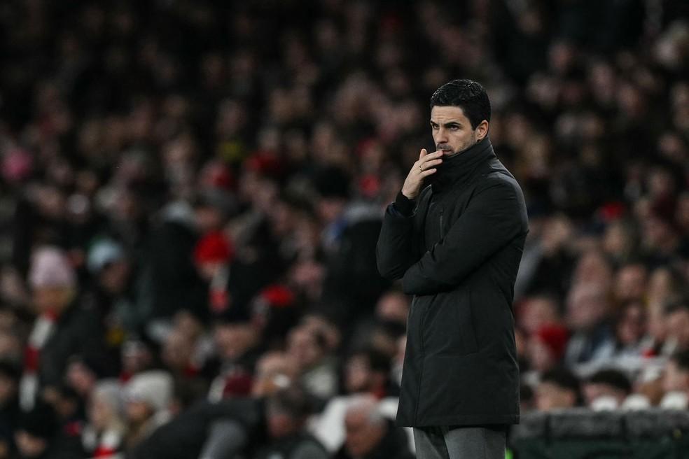 Arteta avalia opções para o time do Arsenal