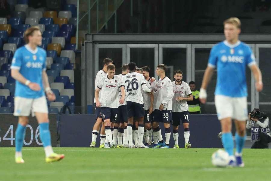 O Bologna festeja enquanto o Napoli é derrotado em casa.