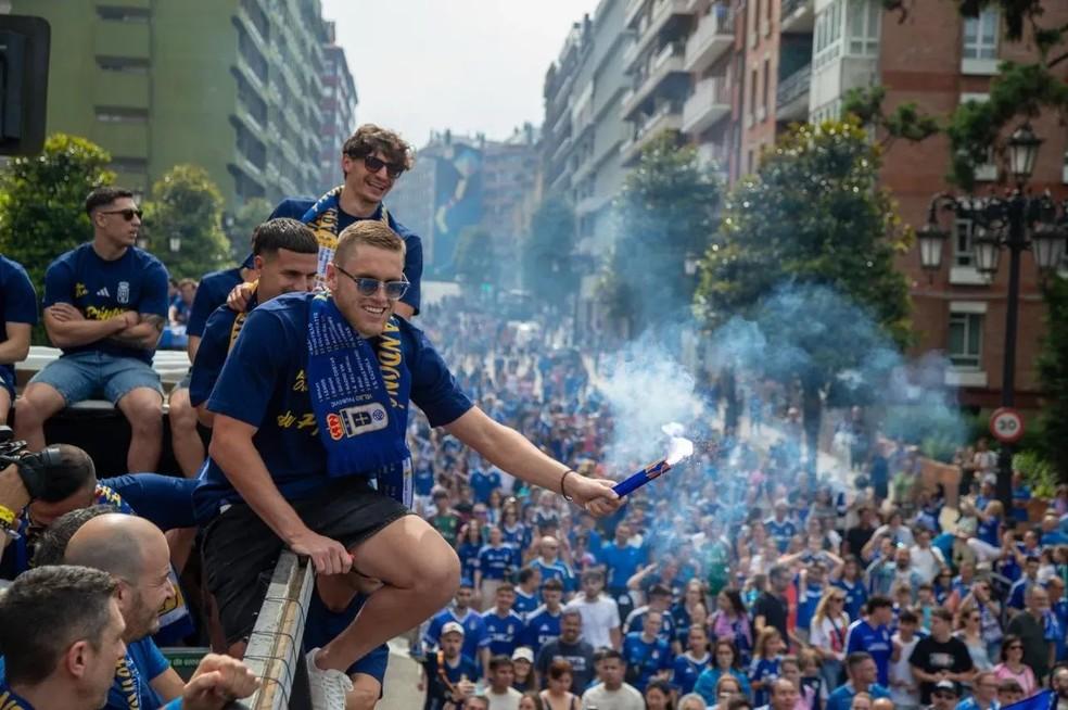 Alemão celebra acesso com o Real Oviedo na Espanha