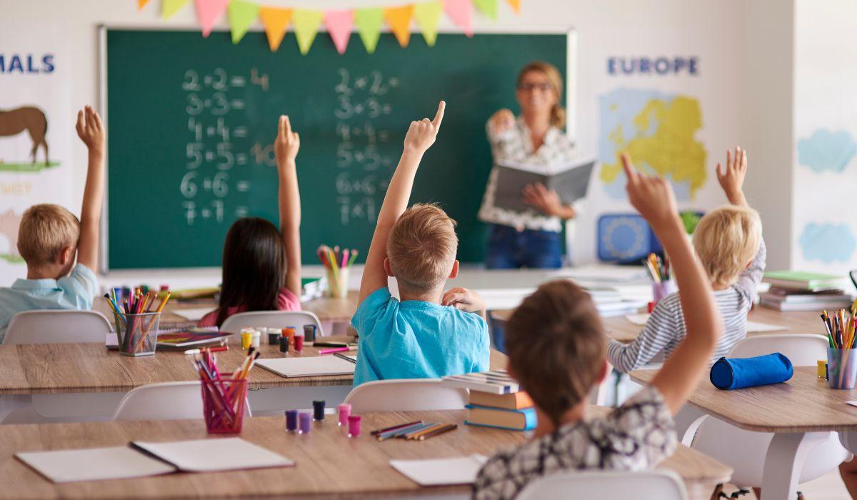 Calendário escolar: Entenda o decreto que deixa alunos sem aulas no dia 18 de maio.