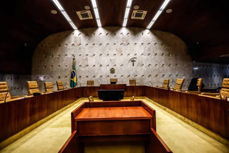 Flávio Dino Relata Hostilidade em Aeroporto e Defende Educação Cívica