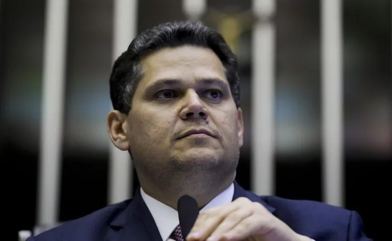 Alcolumbre Promulga Lei da Dosimetria, que Pode Reduzir Pena de Bolsonaro