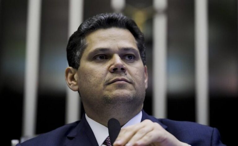 Alcolumbre Promulga Lei da Dosimetria, que Pode Reduzir Pena de Bolsonaro
