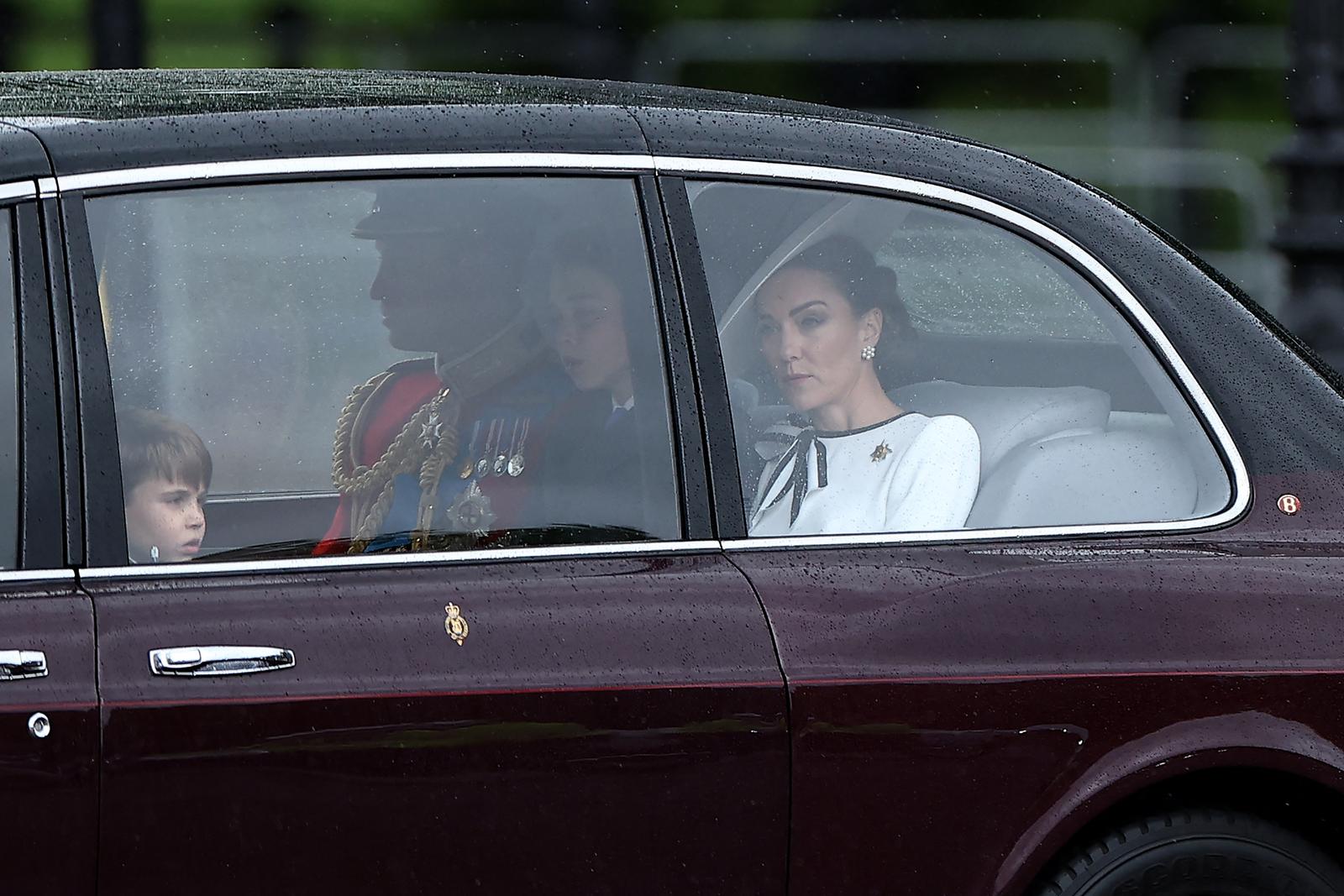 Kate Middleton com o príncipe William e os filhos