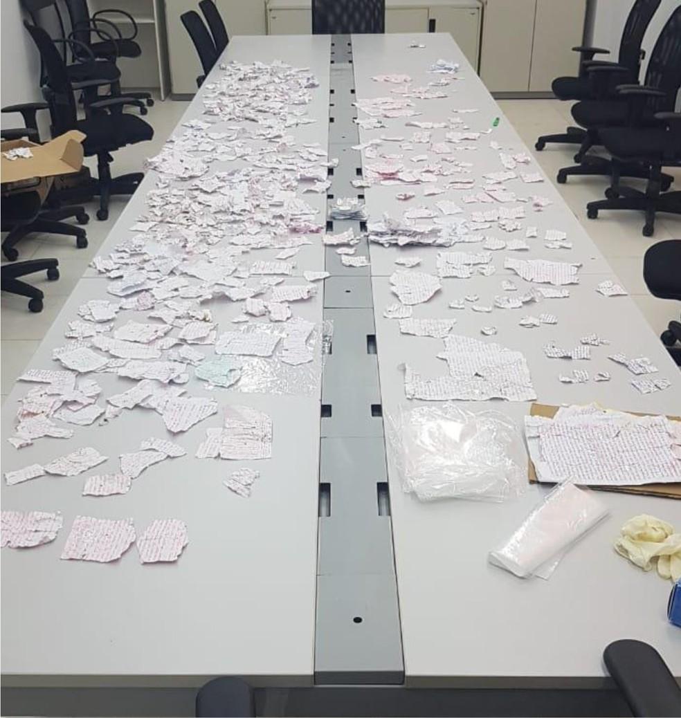 Bilhetes de integrantes do PCC interceptados pela polícia penal no presídio de Presidente Venceslau, no interior de SP
