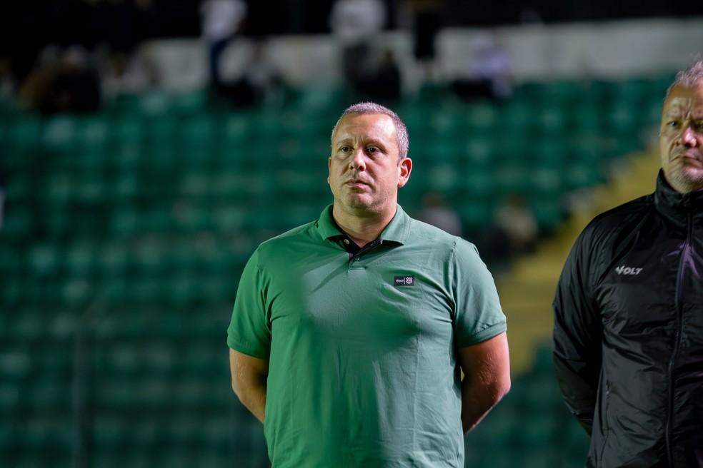 Raul Cabral, técnico do Figueirense