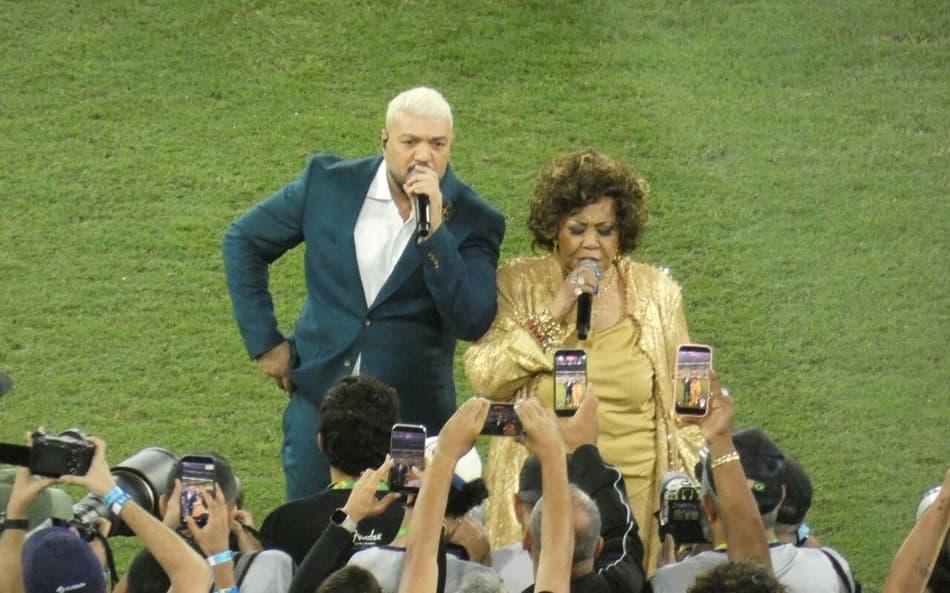 Belo e Alcione se apresentaram no Maracanã antes de Brasil x Panamá.