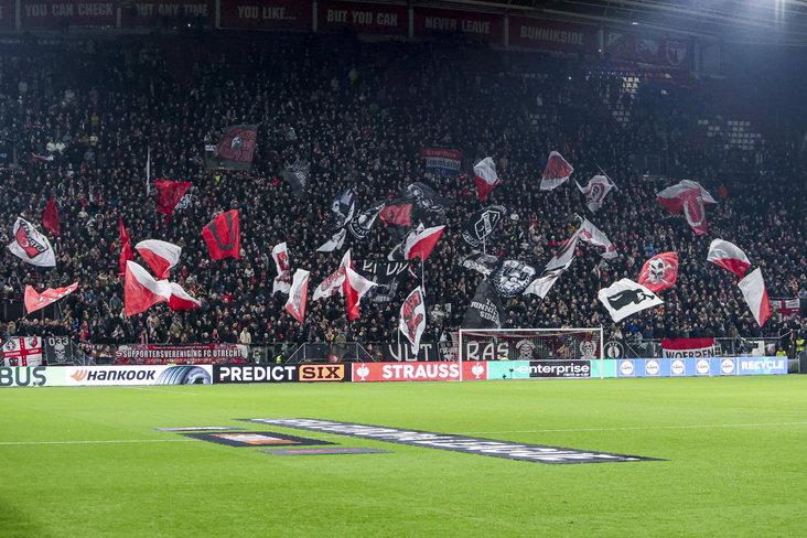 FC Utrecht Adota Política de Tolerância Zero e Impõe Proibições a Torcedores