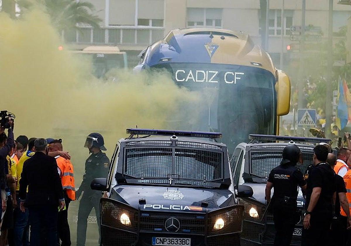 Chegada do Cádiz CF ao estádio.