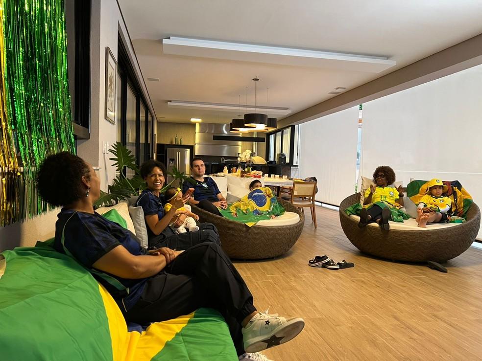 Familiares de Fabinho reunidos para a convocação de Ancelotti