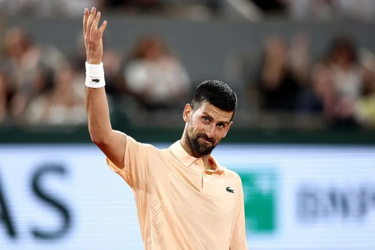 Djokovic faz história em Roland Garros com vitória e recorde