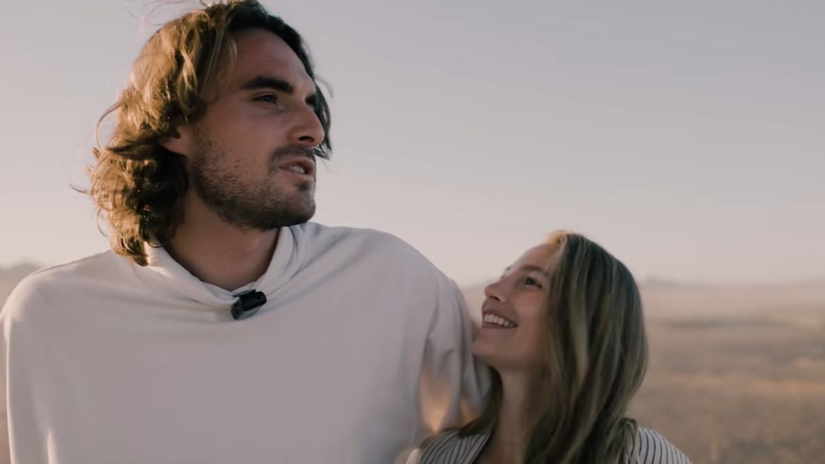 Tsitsipas e sua nova parceira, Kristen Thomas.