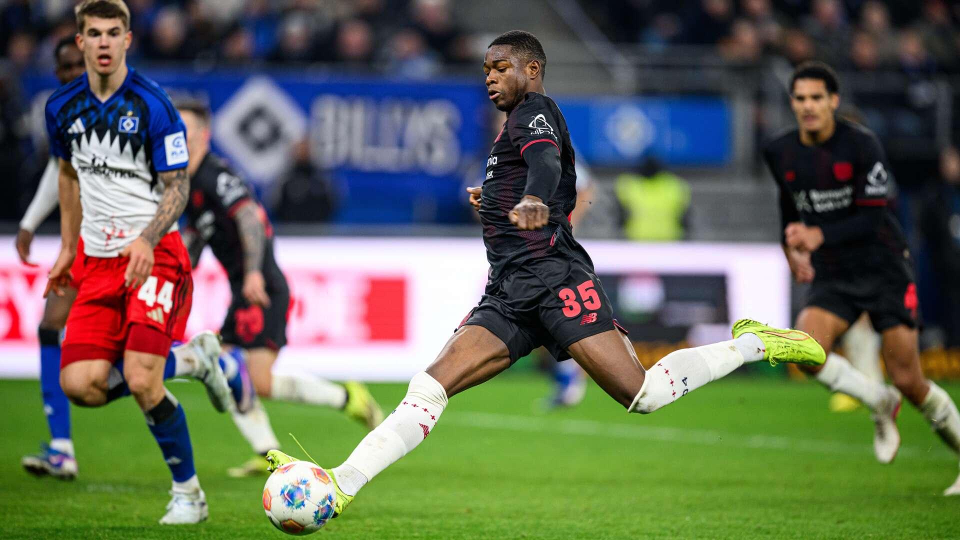 Christian Kofane em ação contra o Hamburger SV.