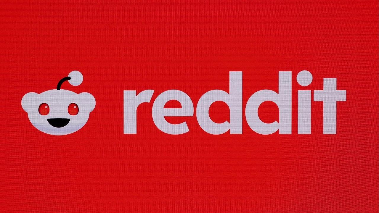 Logotipo do Reddit exibido na Bolsa de Valores de Nova York