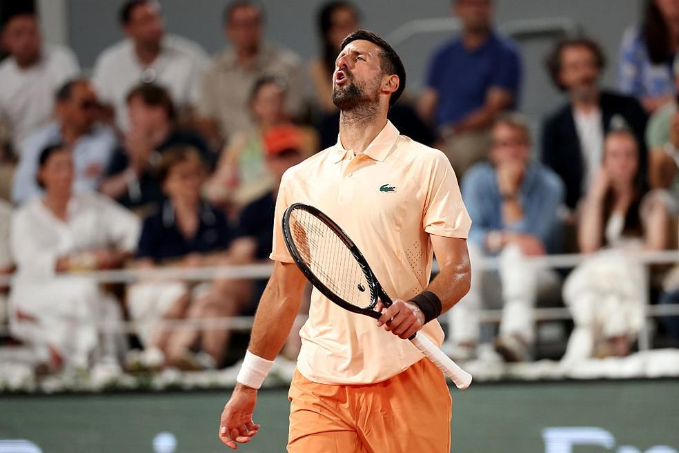 Djokovic consegue virada no terceiro set contra Perricard em Roland Garros