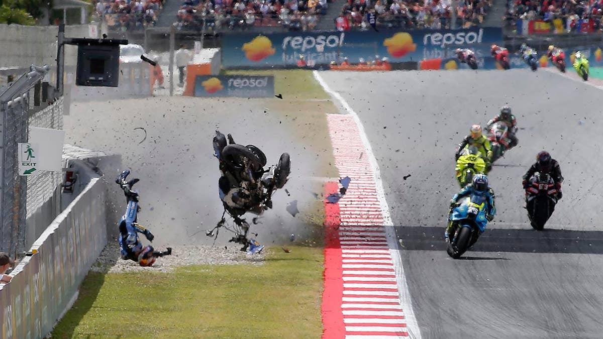 Alex Marquez caindo de sua Ducati BK8 Gresini durante corrida de MotoGP em Barcelona
