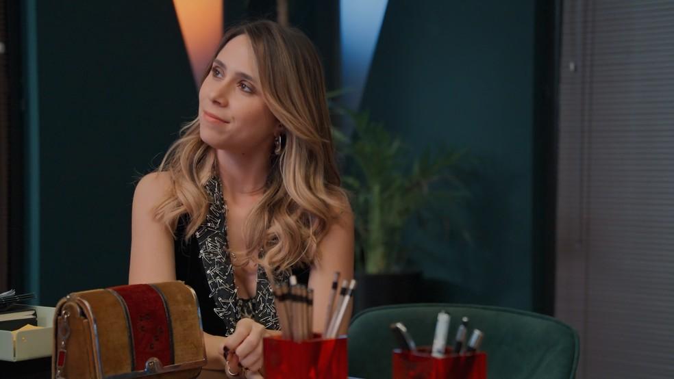 Lucélia é contratada por Ferette em Três Graças — Foto: Globo