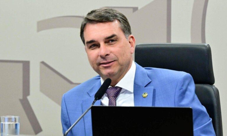 A Estratégia do PT para Desconstruir Flávio Bolsonaro nas Eleições 2026