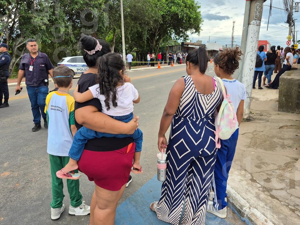 Aluna aguardando informações sobre o ataque