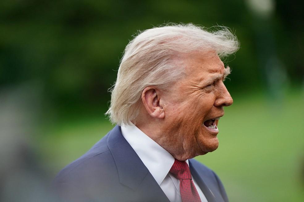 Donald Trump conversa com repórteres na Casa Branca