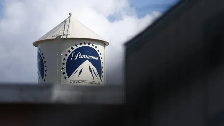 Paramount Enfrenta Processo Judicial por Aquisição de Warner Bros. e Skydance