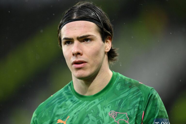 Leeds United e Wolves lutam por Jacob Widell Zetterstrom após destaque na Copa do Mundo