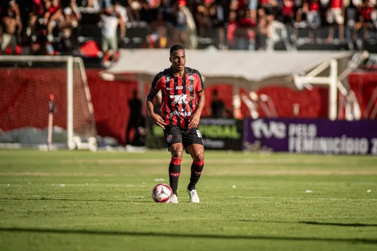 Vitória supera Fortaleza e larga na frente na final da Copa do Nordeste