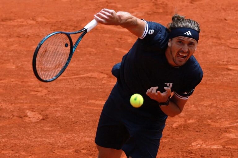 Alexander Zverev avança para a final de Roland Garros após vencer Jakub Mensik