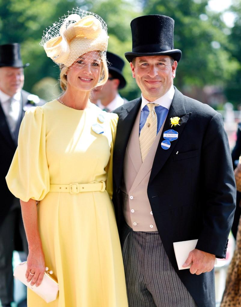 Harriet Sperling e Peter Phillips sorrindo juntos