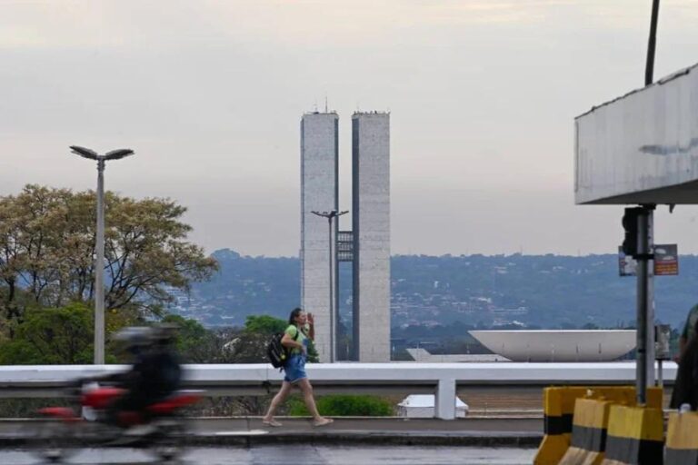 Previsão do Tempo: Frio e Céu Nublado no Distrito Federal