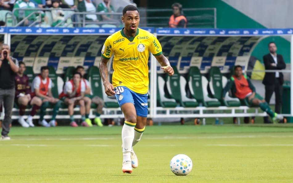 Allan em ação pelo Palmeiras