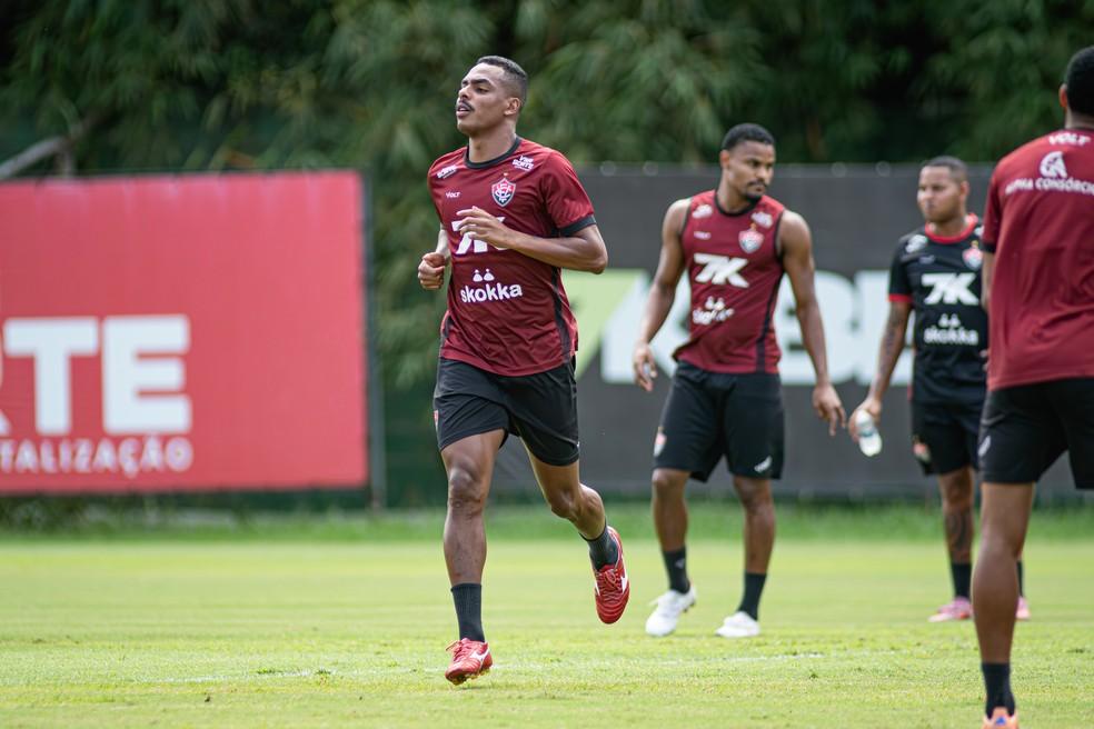 Caíque Gonçalves em treino do Vitória