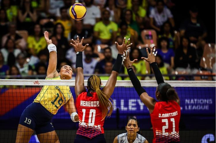 Brasil vence República Dominicana na Liga das Nações e busca o título
