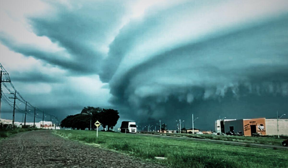 Ciclone extratropical traz chuvas e nova onda de frio ao Brasil.