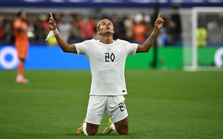 Antonio Nusa brilha na Copa do Mundo com golaço que coloca Noruega nas oitavas de final